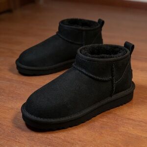 Ugg Womens Mini Snow Boots Black